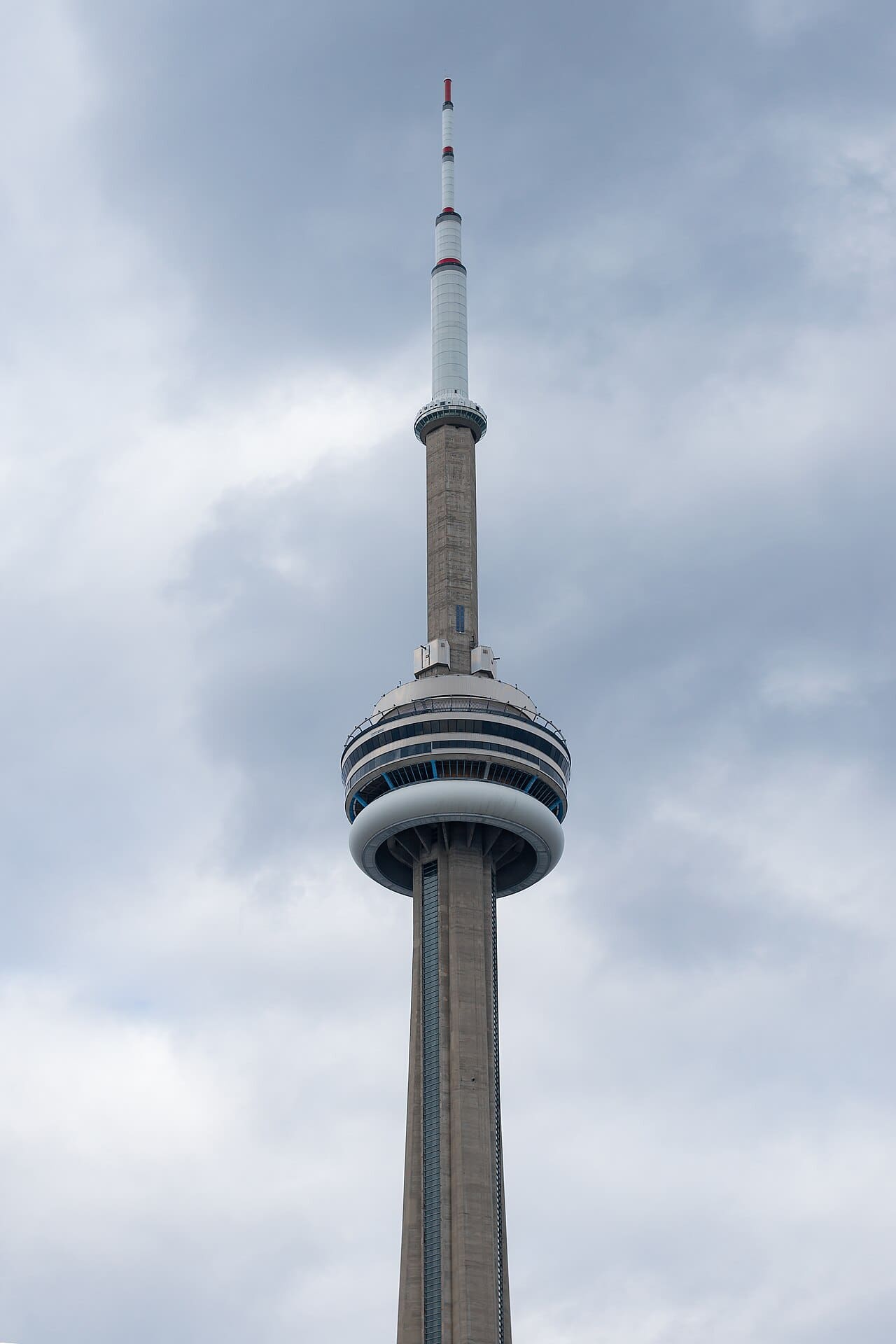 Tour CN à Toronto : 553 m de béton glissé, retour technique 50 ans après
