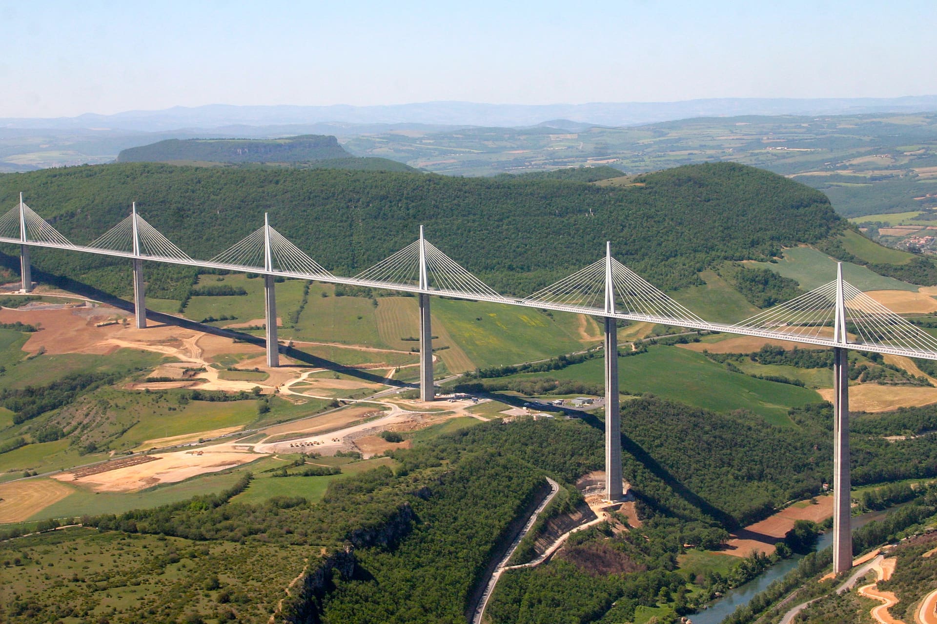Viaduc de Millau : décryptage structurel du plus haut pont à haubans du monde